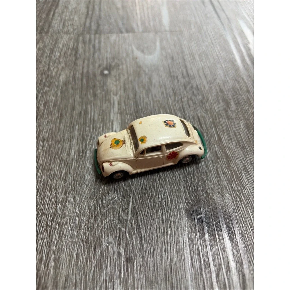 Vintage Lindberg Line Volkswagen Beetle 19 Flower Power White Toy Car 3 Inch